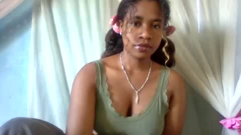 Snapshot of mayrah5 chatting on July 17, 6:20 am mayrah online show from July 17, 6:20 am