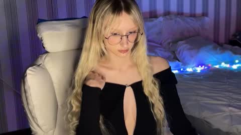 Snapshot of mayvi_cold chatting on February 23, 6:49 pm mayvi_cold online show from February 23, 6:49 pm