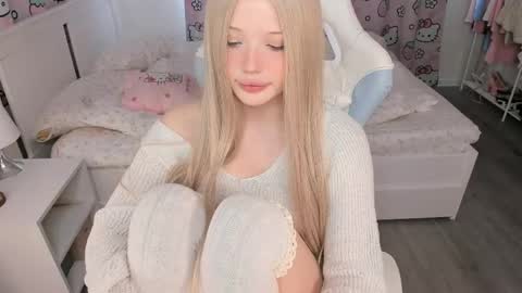 Snapshot of mayya_cuute chatting on April 25, 7:22 am Mila online show from April 25, 7:22 am