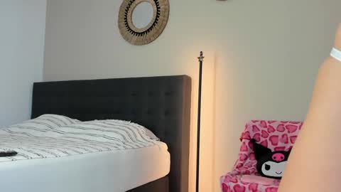 Snapshot of mazeekiin chatting on October 17, 12:52 pm Maze online show from October 17, 12:52 pm