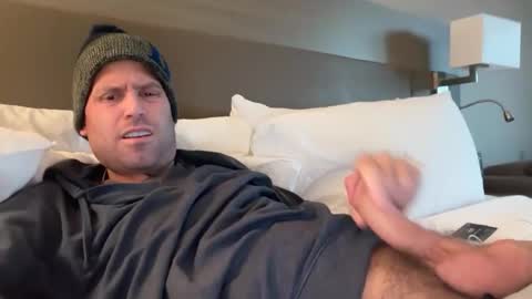 Snapshot of mbnc chatting on November 25, 8:42 pm lol online show from November 25, 8:42 pm