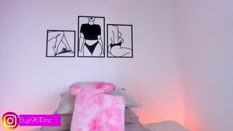 Snapshot of mcdonald_ellie chatting on February 3, 9:20 pm Ellie online show from February 3, 9:20 pm