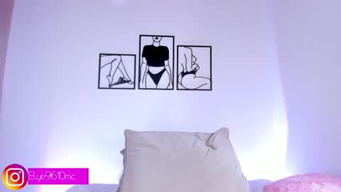 Snapshot of mcdonald_ellie chatting on February 17, 9:21 pm Ellie online show from February 17, 9:21 pm