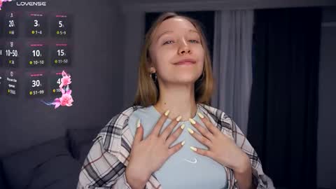 Snapshot of mckenziedyen chatting on November 6, 6:36 am Mary online show from November 6, 6:36 am