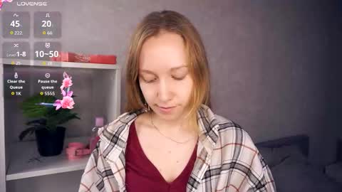 Snapshot of mckenziedyen chatting on November 7, 6:35 am Mary online show from November 7, 6:35 am