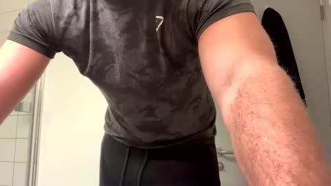 Snapshot of mcr8080 chatting on December 31, 12:04 pm mcr8080 online show from December 31, 12:04 pm