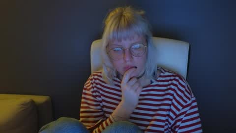 Snapshot of me1roze chatting on May 15, 10:50 pm Roze online show from May 15, 10:50 pm