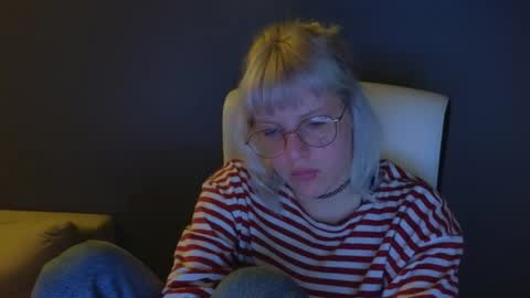 Snapshot of me1roze chatting on May 15, 11:34 pm Roze online show from May 15, 11:34 pm