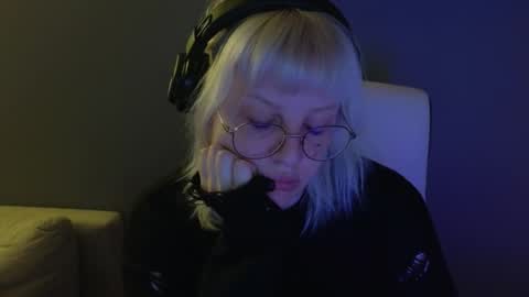 Snapshot of me1roze chatting on May 21, 1:01 am Roze online show from May 21, 1:01 am