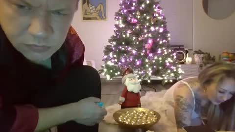 Snapshot of me2283 chatting on December 4, 4:43 am me2283 online show from December 4, 4:43 am