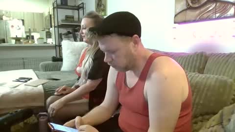 Snapshot of me2283 chatting on February 15, 4:03 am me2283 online show from February 15, 4:03 am