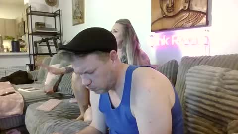 Snapshot of me2283 chatting on February 28, 12:21 am me2283 online show from February 28, 12:21 am