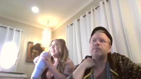 Snapshot of me2283 chatting on February 13, 3:02 am me2283 online show from February 13, 3:02 am