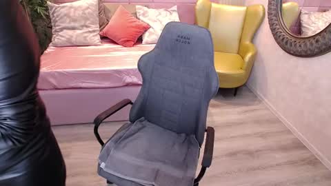 meamandax online show from October 14, 7:09 am