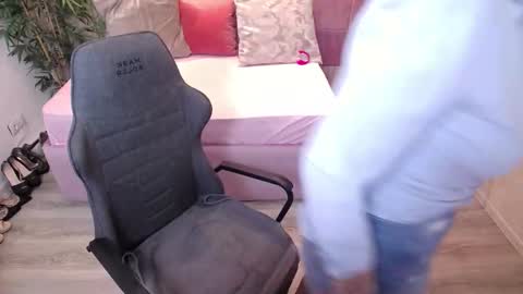 Snapshot of meamandax chatting on February 8, 7:23 am meamandax online show from February 8, 7:23 am