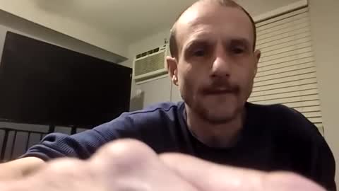 Snapshot of meanfinger chatting on February 15, 3:47 am Jizzy online show from February 15, 3:47 am