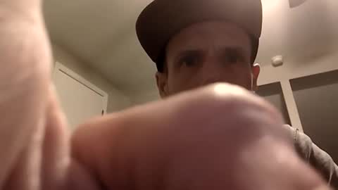 Snapshot of meanfinger chatting on February 20, 6:19 am Jizzy online show from February 20, 6:19 am