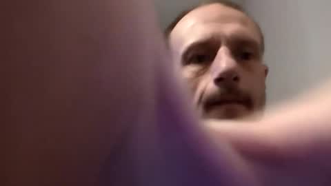 Snapshot of meanfinger chatting on February 21, 8:54 pm Jizzy online show from February 21, 8:54 pm