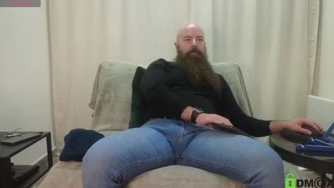 Snapshot of meaty_roll chatting on December 6, 2:57 am Meaty Roll online show from December 6, 2:57 am
