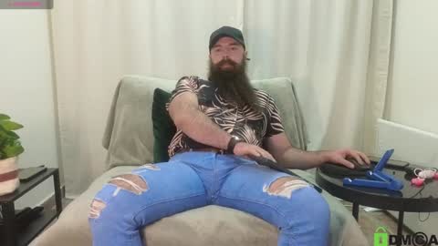 Snapshot of meaty_roll chatting on December 14, 6:35 am Meaty Roll online show from December 14, 6:35 am