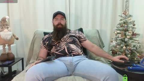 Snapshot of meaty_roll chatting on December 15, 5:23 am Meaty Roll online show from December 15, 5:23 am
