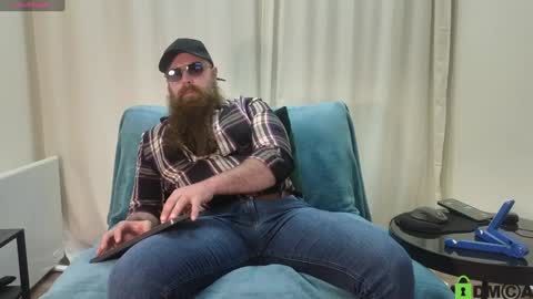 Snapshot of meaty_roll chatting on January 10, 2:46 am Meaty Roll online show from January 10, 2:46 am