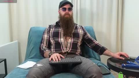 Snapshot of meaty_roll chatting on February 21, 9:13 am Meaty Roll online show from February 21, 9:13 am