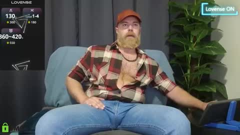 Snapshot of meaty_roll chatting on October 11, 5:39 am Meaty Roll online show from October 11, 5:39 am