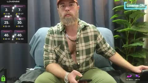 Snapshot of meaty_roll chatting on October 14, 3:40 am Meaty Roll online show from October 14, 3:40 am