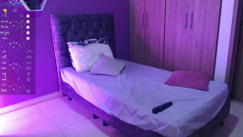 medelyn  Instagram mady evans13 online show from December 21, 10:40 pm