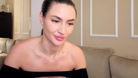 MedussaEyes online show from December 19, 9:00 pm