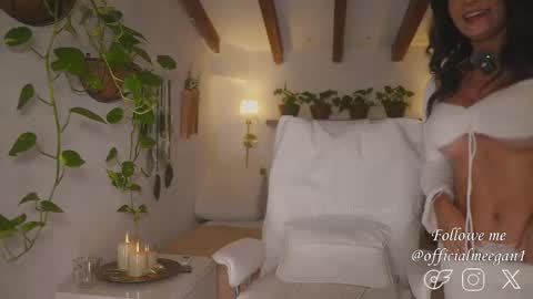 Andrea  online show from March 25, 12:00 pm