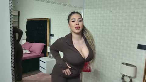 Snapshot of megaboobsdeee chatting on November 29, 5:54 am MegaBoobsDee online show from November 29, 5:54 am