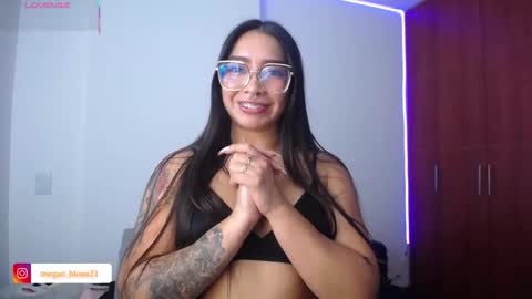 Snapshot of megan_bluee_ chatting on November 24, 5:56 pm Megan Bluee online show from November 24, 5:56 pm