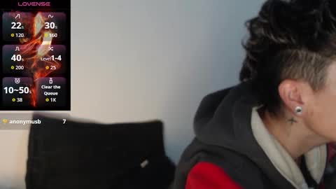 Snapshot of megan_coop3r_ chatting on October 7, 7:27 am Megan and sophi online show from October 7, 7:27 am