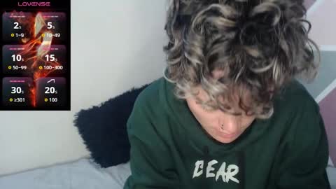 Snapshot of megan_coop3r_ chatting on October 18, 1:41 am Megan and sophi online show from October 18, 1:41 am