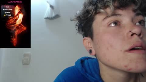 Snapshot of megan_coop3r_ chatting on October 20, 1:28 am Megan and sophi online show from October 20, 1:28 am