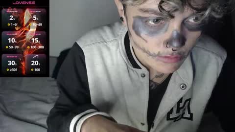 Snapshot of megan_coop3r_ chatting on October 21, 11:27 pm Megan and sophi online show from October 21, 11:27 pm