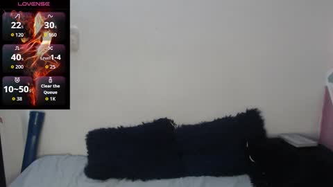 Snapshot of megan_coop3r_ chatting on October 25, 3:14 am Megan and sophi online show from October 25, 3:14 am