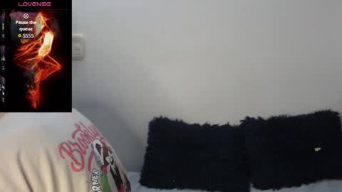 Snapshot of megan_coop3r_ chatting on November 10, 11:48 pm Megan and sophi online show from November 10, 11:48 pm