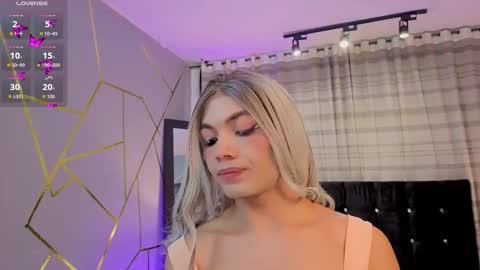 megan do santos online show from December 17, 8:48 pm