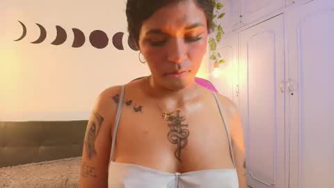 Snapshot of megan_hottts chatting on January 15, 4:44 pm megan_hottts online show from January 15, 4:44 pm