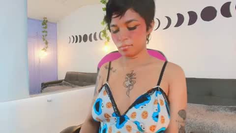 Snapshot of megan_hottts chatting on January 16, 3:05 pm megan_hottts online show from January 16, 3:05 pm