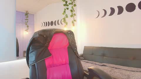 Snapshot of megan_hottts chatting on January 17, 2:22 pm megan_hottts online show from January 17, 2:22 pm