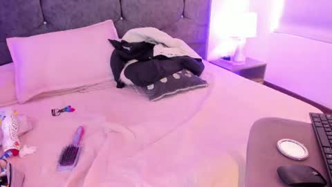 Snapshot of megan_morphy chatting on July 21, 2:19 pm megan_morphy online show from July 21, 2:19 pm