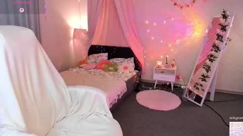 Megan Nelson online show from February 4, 11:16 am