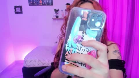 Snapshot of megan_ricci chatting on February 4, 9:10 pm                 Laura                 online show from February 4, 9:10 pm