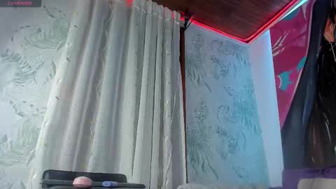 megan_shyne online show from December 19, 6:31 am