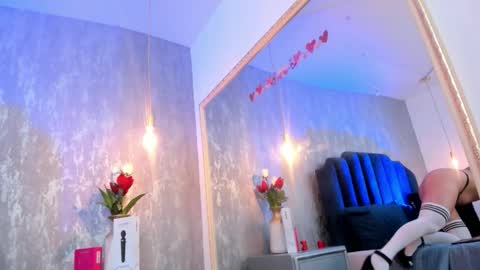 Snapshot of megan_star04 chatting on November 13, 1:43 pm Isis ariany online show from November 13, 1:43 pm