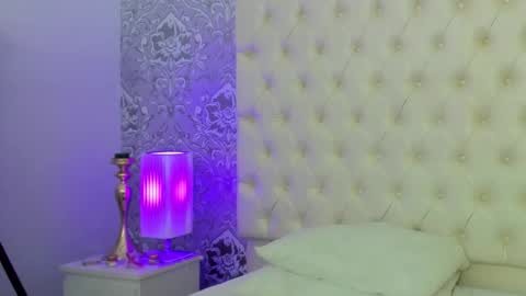 megan_tower online show from February 18, 7:10 pm